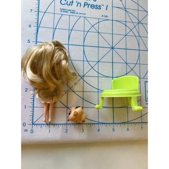 Littlest Pet Shop Blythe Mini Doll Vintage Figure LPS and Hamster #1477 Chair - Picture 2 of 7
